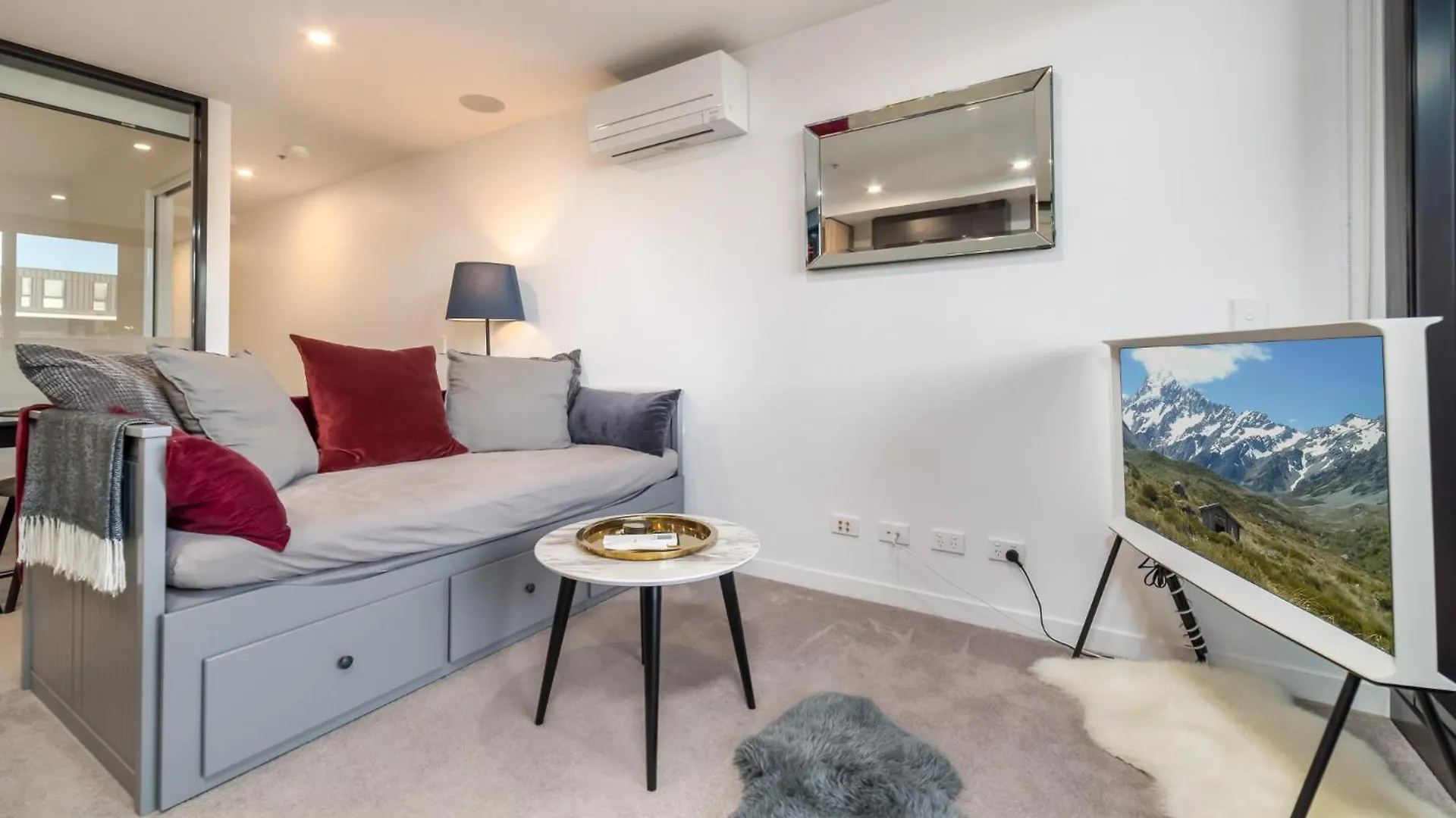 Modern 1-Bed Apartment With Pool And Sauna Canberra