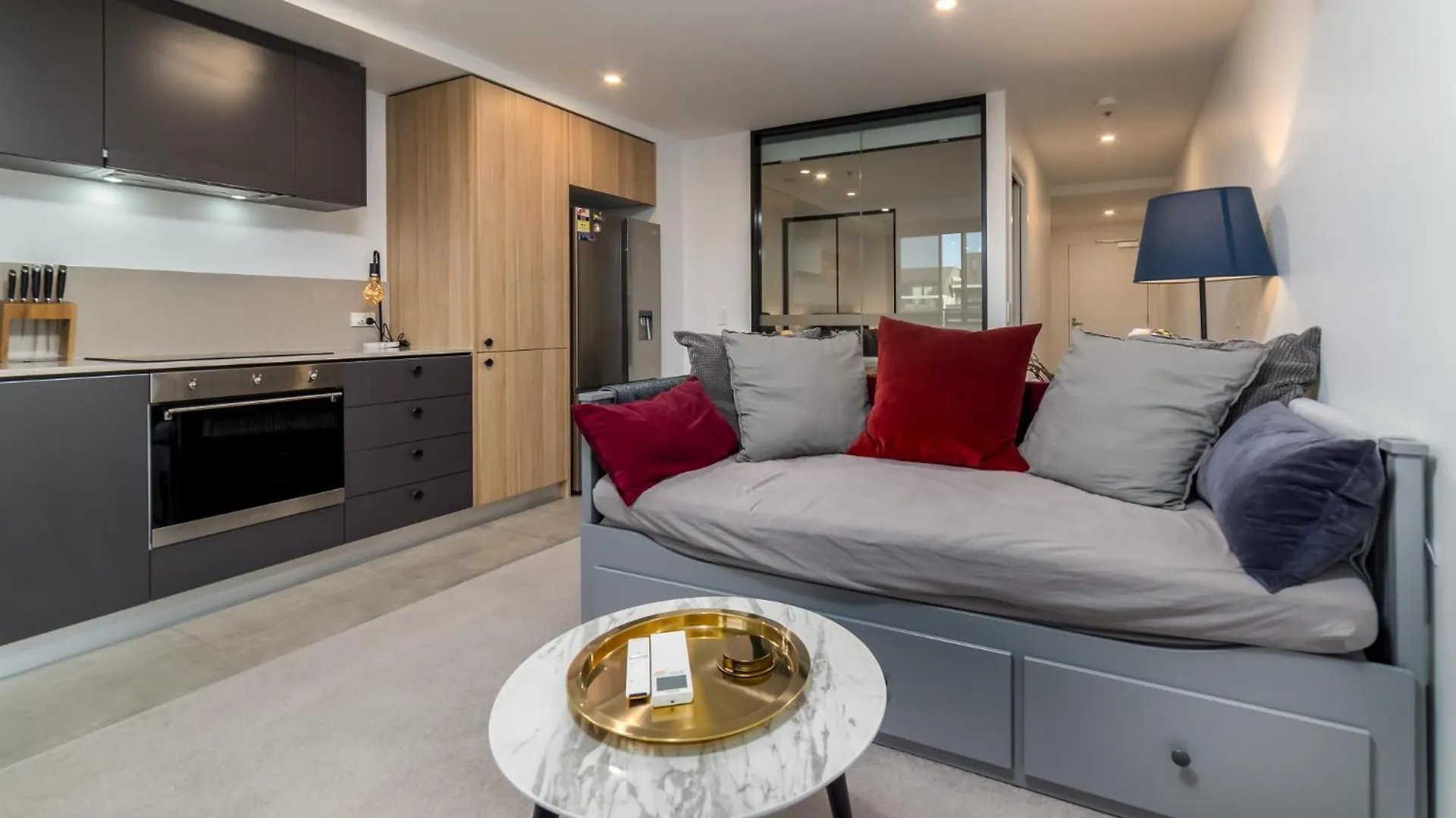 Modern 1-Bed Apartment With Pool And Sauna Canberra
