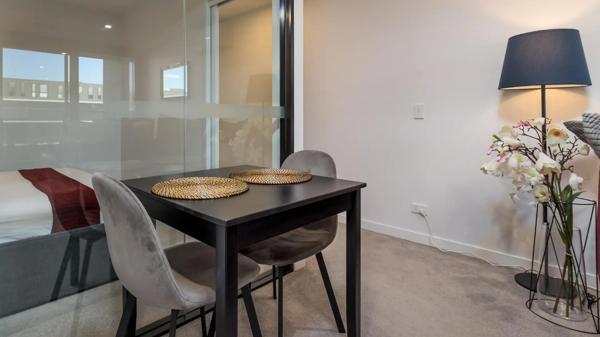 Modern 1-Bed Apartment With Pool And Sauna Canberra Australie