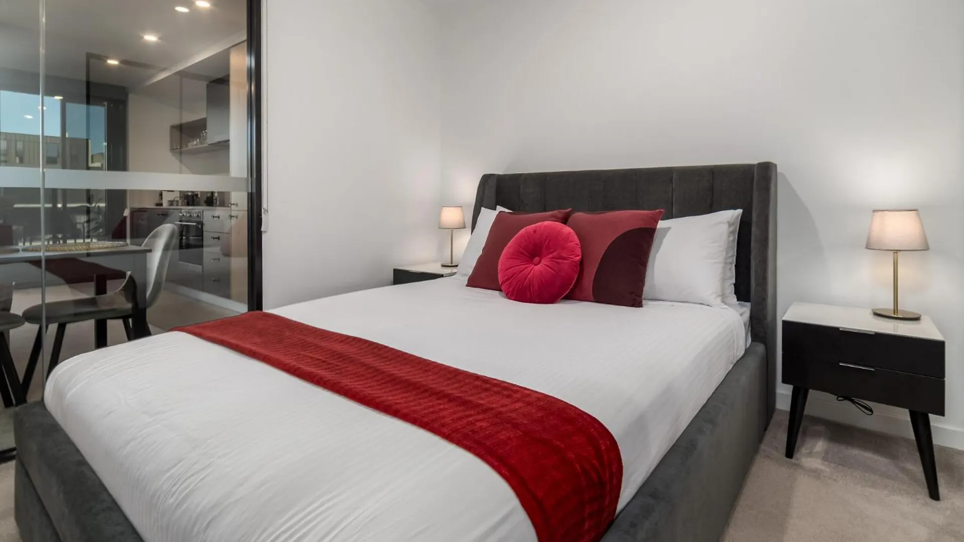 Modern 1-Bed Apartment With Pool And Sauna Canberra 0*,  Australie